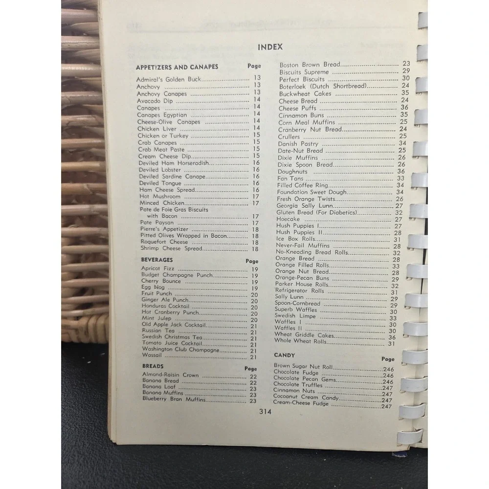 Mary Avera Wynne Cookbook The Key‎ To Matchless Cooking 1959 New Bern, NC